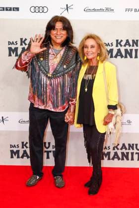 Weltpremiere Das Kanu des Manitu in München München, 12.8.2025 Alan Tafoya und Hella Brice bei der Weltpremiere von Das Kanu des Manitu im im Mathäser Filmpalast in München Bayern Copyright: xMatthiasxGränzdörferx