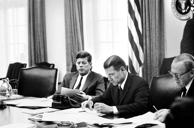 June 30, 2025, Washington, Dc, USA: U.S. President John F. Kennedy with U.S. Secretary of Defense Robert S. McNamara (center) and Deputy Secretary of Defense Roswell Gilpatric (right) in the cabinet room during meeting wit the Executive Committee of the National Security Council regarding the crisis in Cuba, White House, Washington, D.C., USA, Cecil W. Stoughton, White House Photographs, October 29, 1962 Washington USA - ZUMAg145 20250630_zap_g145_038 Copyright: xJTxVintagex