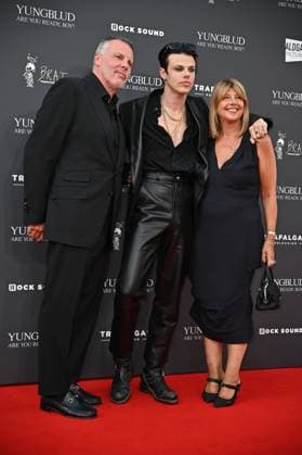 Yungblud Are You Ready, Boy? UK Premiere at Vue WestEnd, Leicester Square, London, UK. (L to R) Justin Harrison, Yungblud aka Dominic Harrison and mother Samantha Harrison attends Yungblud Are You Ready, Boy? UK Premiere, Credit:@thepinkrosephotography Avalon  Copyright: x@thepinkrosephotographyx xAvalonx 1029074940