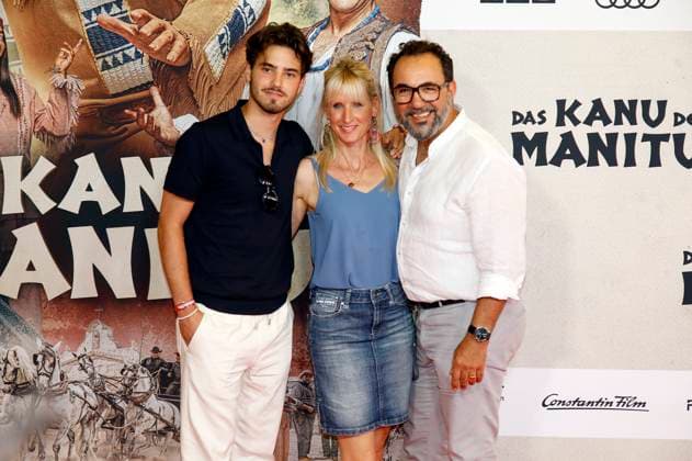 Acun Maral, Franziska Maral und Adnan Maral bei der Premiere des Kinofilms Das Kanu des Manitu im Mathäser Filmpalast. München, 12.08.2025