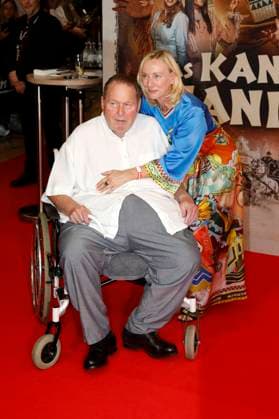 Ottfried Fischer mit Ehefrau Simone bei der Premiere des Kinofilms Das Kanu des Manitu im Mathäser Filmpalast. München, 12.08.2025