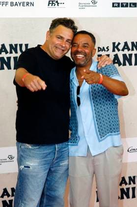 Paul Sedlmeir und Simon Pearce bei der Premiere des Kinofilms Das Kanu des Manitu im Mathäser Filmpalast. München, 12.08.2025