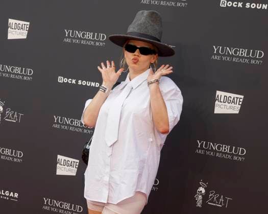 YUNGBLUD. Are You Ready, Boy? Premiere at the Vue in Leicester Square, London - 12 Aug 2025 Daisy Bertenshaw aka Chinchilla attends the YUNGBLUD. Are You Ready, Boy? Premiere at the Vue in Leicester Square. London United Kingdom Copyright: xCatxMorleyx xSOPAxImagesx Cat Morley_YUNGBLUD. Are You Ready, Boy_ Premiere_Daisy Bertenshaw aka Chinchilla_21397