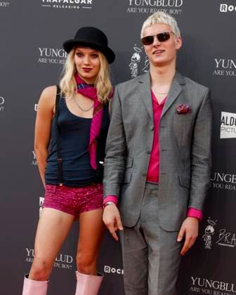 YUNGBLUD. Are You Ready, Boy? Premiere at the Vue in Leicester Square, London - 12 Aug 2025 Issey Carts and Mathew Carts of The Molotovs attend the YUNGBLUD. Are You Ready, Boy? Premiere at the Vue in Leicester Square. London United Kingdom Copyright: xCatxMorleyx xSOPAxImagesx Cat Morley_YUNGBLUD. Are You Ready, Boy_ Premiere_Issey Carts and Mathew Carts of The Molotovs_2(2)