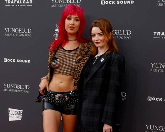 YUNGBLUD. Are You Ready, Boy? Premiere at the Vue in Leicester Square, London - 12 Aug 2025 Amy Valentine and Hannah Louise attend the YUNGBLUD. Are You Ready, Boy? Premiere at the Vue in Leicester Square. London United Kingdom Copyright: xCatxMorleyx xSOPAxImagesx Cat Morley_YUNGBLUD. Are You Ready, Boy_ Premiere_Amy Valentine and Hannah Louise_21454