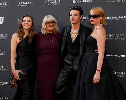 YUNGBLUD. Are You Ready, Boy? Premiere at the Vue in Leicester Square, London - 12 Aug 2025 Jemima Harrison, YUNGBLUD aka Dominic Richard Harrison and Isobel Harrison attend the YUNGBLUD. Are You Ready, Boy? Premiere at the Vue in Leicester Square. London United Kingdom Copyright: xCatxMorleyx xSOPAxImagesx Cat Morley_YUNGBLUD. Are You Ready, Boy_ Premiere_Jemima Harrison, YUNGBLUD aka Dominic Richard (2)