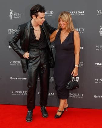 The Yungblud. Are You Ready, Boy? UK Premiere held at Vue Leicester Square in London - 12 Aug 2025 Dominic Harrison AKA Yungblud and Samantha Harrison attend the Yungblud. Are You Ready, Boy? UK Premiere held at the Vue Leicester Square, London. London United Kingdom Copyright: xMarioxMitsisx xSOPAxImagesx MarioMitsis_Yungblud_Samantha Harrison, Dominic Harrison AKA Yungblud-371953