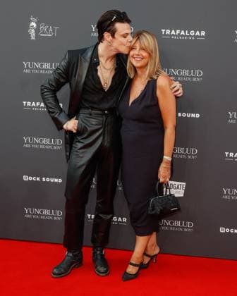 The Yungblud. Are You Ready, Boy? UK Premiere held at Vue Leicester Square in London - 12 Aug 2025 Dominic Harrison AKA Yungblud and Samantha Harrison attend the Yungblud. Are You Ready, Boy? UK Premiere held at the Vue Leicester Square, London. London United Kingdom Copyright: xMarioxMitsisx xSOPAxImagesx MarioMitsis_Yungblud_Samantha Harrison, Dominic Harrison AKA Yungblud-371954