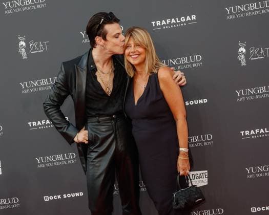 The Yungblud. Are You Ready, Boy? UK Premiere held at Vue Leicester Square in London - 12 Aug 2025 Dominic Harrison AKA Yungblud and Samantha Harrison attend the Yungblud. Are You Ready, Boy? UK Premiere held at the Vue Leicester Square, London. London United Kingdom Copyright: xMarioxMitsisx xSOPAxImagesx MarioMitsis_Yungblud_Samantha Harrison, Dominic Harrison AKA Yungblud-371955