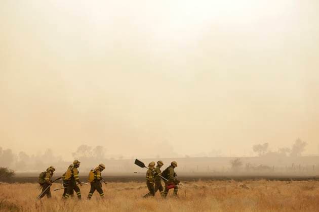 The Molezuelas Castrocalbón fire leaves 7 859 people evacuated from 34 localities in León Several firefighters try to extinguish a fire, on August 13, 2025, in Minambres de la Valduerna, León, Castilla y León Spain A total of 7 859 people, from 34 localities in León, have been evacuated due to the advance of the forest fire in Molezuelas de la Caballeda Castrocalbón, which originated last Sunday in Zamora and moved to the province of León, according to the latest data update provided by the Territorial Delegation of the Junta Many of the people evacuated have been placed in the different shelters set up by the Red Cross León in the towns of La Baneza and Astorga 13 AUGUST 2025 FIRE FIRE EVACUATED LEÓN CYL FIREFIGHTERS Minambres de la Valdu  Copyright: xFernandoxOterox 6900834