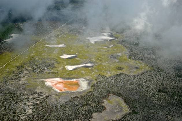 Vista aérea dos lagos hipersalinos da Ilha de Christmas (Kiritimati), Kiribati Dec. 13, 2011 - Aerial view of hypersaline lakes in Christmas Island (Kiritimati), Kiribati Copyright: xAndrexSealex-xVwpicsx
