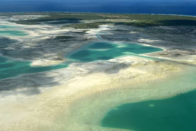 Vista aérea dos lagos hipersalinos da Ilha de Christmas (Kiritimati), Kiribati Dec. 13, 2011 - Aerial view of hypersaline lakes in Christmas Island (Kiritimati), Kiribati Copyright: xAndrexSealex-xVwpicsx