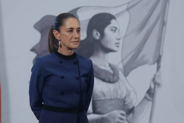 Mexico™s President Claudia Sheinbaum Holds Briefing Mexico s President Claudia Sheinbaum, speaks during a news conference, about the progress made in Kutsari semiconductor projects and the Olinia electric cars at National Palace. on August 13, 2025 in Mexico City, Mexico. Mexico City CDMX Mexico Copyright: xCarlosxSantiagox
