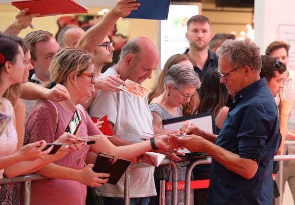 Premiere - Das Kanu des Manitu Wien, 13. 08. 2025 Christian TRAMITZ mit Fans