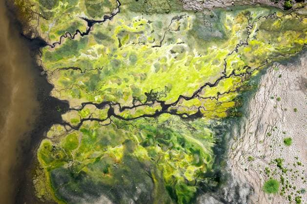 Creative Highlights World Water levels drop at Karakaya Dam in Malatya due to hot weather and drought MALATYA, TURKIYE - AUGUST 10: An aerial view of Karakaya Dam in Malatya, one of Turkiye s largest dams, where water levels have visibly dropped due to hot weather and drought, on August 10, 2025. In Boran Neighborhood of Battalgazi district, water levels have receded by nearly 100 meters in some areas, revealing former living spaces. Okan Coskun Anadolu Malatya Turkey. Editorial use only. Please get in touch for any other usage.  Copyright: x2025xAnadoluxOkanxCoskunx
