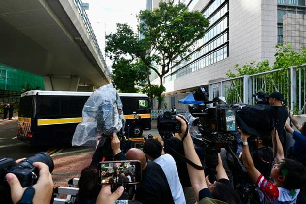 News Bilder des Tages Hong Kong Jimmy Lai Court Closing Arguments A general view showing a correctional service can believe to be carrying jimmy Lai arriving at the west Kowloon magistrate™s court on August 15, 2025 in Hong Kong. The national security law trail against media mogul Jimmy Lai enter the closing arguments phase after a lengthy trail. Lai was arrested in 2022 under the Beijing imposed national security law. (Photo by Kobe Li Nexpher Images)