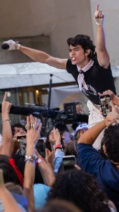 Entertainment Bilder des Tages Conan gray performs live on today show at rockefeller plaza as part of citi series (new) conan gray performs live on today show at rockefeller plaza as part of citi concert series august 15, 2025, new york, usa: conan gray takes the today show stage this morning for a mini-concert, promoting his newly released fourth album wishbone. Out today via republic records, the album offers an intimate collection of songs drawn from the singer-songwriter™s most personal moments. Credit: jorge estrellado thenews2 (Foto: Jorge Estrellado Thenews2 imago images) Conan gray performs live on today show at rockefeller plaza as part of citi series  Copyright: xjustjojox