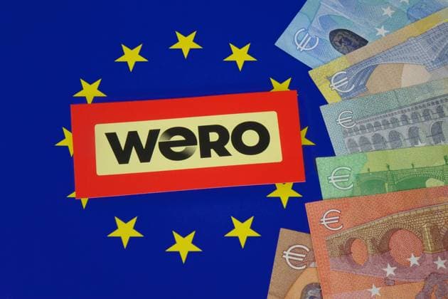 EU-Symbol mit Schriftzug Wero und verschiedene Geldscheine EU-Symbol mit Schriftzug Wero und verschiedene Geldscheine, 14.08.2025, Borkwalde, Brandenburg, Auf einem EU-Symbol befindet sich der Schriftzug Wero mit verschiedenen Geldscheinen. *** EU symbol with the lettering Wero and various banknotes EU symbol with the lettering Wero and various banknotes, 14 08 2025, Borkwalde, Brandenburg, On an EU symbol is the lettering Wero with various banknotes