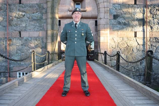 Forpremiere av filmen Blücher Oscarsborg 20250815. Michael Andreassen er kveldens konfransier for utendors filmvisning av den nye norske storfilmen Blücher pa Oscarsborg festning. Foto: Geir Olsen NTB Oscarsborg Norge JauWbXuDaac EDITORIAL USE ONLY Ref:_ENTJauWbXuDaac.jpg Copyright: xGeirxOlsenx xNTBx