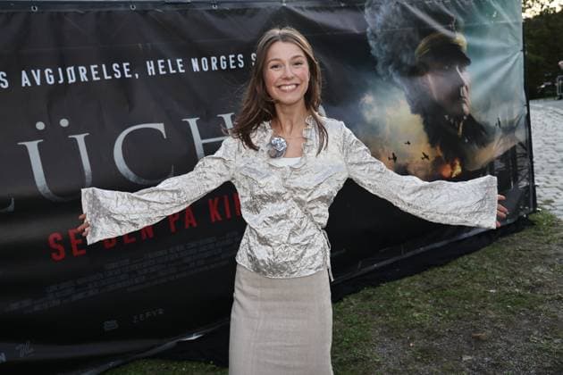 Forpremiere av filmen Blücher Oscarsborg 20250815. Skuespiller Andrea Berntzen er invitert til utendors filmvisning av den nye norske storfilmen Blücher pa Oscarsborg festning. Foto: Geir Olsen NTB Oscarsborg Norge 0L5dLyP2kYQ EDITORIAL USE ONLY Ref:_ENT0L5dLyP2kYQ.jpg Copyright: xGeirxOlsenx xNTBx