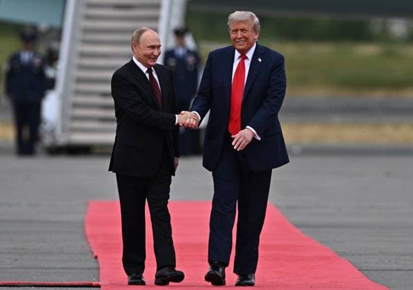 US Russia Summit Arrival 8981945 15.08.2025 U.S. President Donald Trump greets Russian President Vladimir Putin on the tarmac after they arrived to attend a meeting at Joint Base Elmendorf-Richardson in Anchorage, Alaska, the United States. Sergey Bobylev Sputnik Alaska USA  Copyright: xSergeyxBobylevx