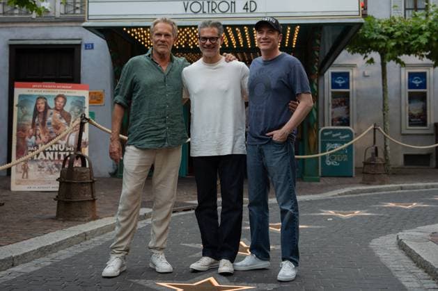 Das Kanu des Manitu, Premiere im Europa-Park Rust Kinopremiere, Das Kanu des Manitou, Michael Bully Herbig, Rick Kavanian, Christian Tramitz, Filmpremiere, Europa-Park, Voltron 4D, roter Teppich, Filmstart, Komödie, Westernparodie, Bullyparade, Schauspieler, Regisseur, Drehbuchautor, Presseevent, Sommerferien, Tourismus, Freizeitpark, Unterhaltung, Besucher, Medienereignis, Kinostart August 2025, deutsche Filmkomödie, Starauftritt, Fototermin, Rick Kavanian, Michael Herbig, Christian Tramitz Rust Europa Park Baden-Württemberg Deutschland Copyright: xFINLEYxMÖRCHx