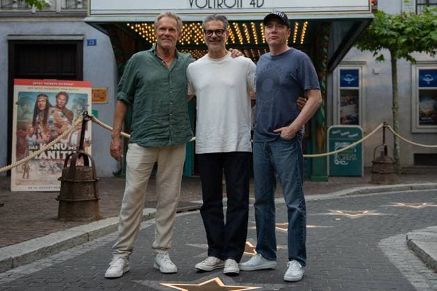 Das Kanu des Manitu, Premiere im Europa-Park Rust Kinopremiere, Das Kanu des Manitou, Michael Bully Herbig, Rick Kavanian, Christian Tramitz, Filmpremiere, Europa-Park, Voltron 4D, roter Teppich, Filmstart, Komödie, Westernparodie, Bullyparade, Schauspieler, Regisseur, Drehbuchautor, Presseevent, Sommerferien, Tourismus, Freizeitpark, Unterhaltung, Besucher, Medienereignis, Kinostart August 2025, deutsche Filmkomödie, Starauftritt, Fototermin, Rick Kavanian, Michael Herbig, Christian Tramitz Rust Europa Park Baden-Württemberg Deutschland Copyright: xFINLEYxMÖRCHx