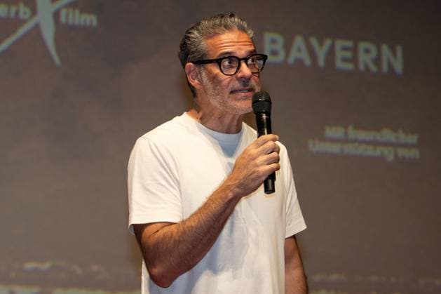 Das Kanu des Manitu, Premiere im Europa-Park Rust Kinopremiere, Das Kanu des Manitou, Michael Bully Herbig, Rick Kavanian, Christian Tramitz, Filmpremiere, Europa-Park, Voltron 4D, roter Teppich, Filmstart, Komödie, Westernparodie, Bullyparade, Schauspieler, Regisseur, Drehbuchautor, Presseevent, Sommerferien, Tourismus, Freizeitpark, Unterhaltung, Besucher, Medienereignis, Kinostart August 2025, deutsche Filmkomödie, Starauftritt, Fototermin, Rick Kavanian, Michael Herbig, Christian Tramitz Rust Europa Park Baden-Württemberg Deutschland Copyright: xFINLEYxMÖRCHx