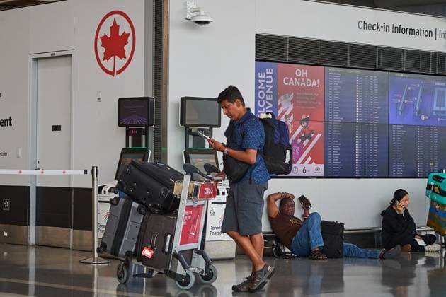 August 16, 2025, Toronto, On, Canada: Travellers wait outside the Air Canada departure gates as flight attendants strike at Pearson International Airport in Toronto on Saturday, Aug. 16, 2025. Toronto Canada  - ZUMAc35_ 20250816_zaf_c35_034 Copyright: xSammyxKoganx