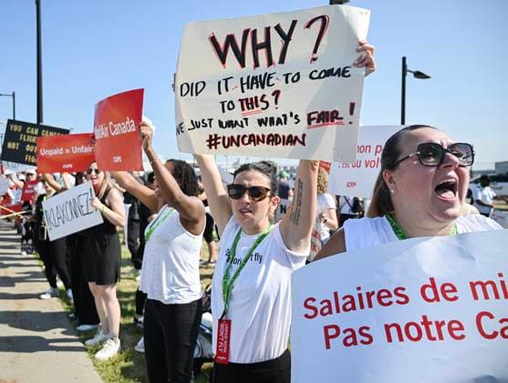August 16, 2025, Montreal, Pq, Canada: Air Canada flight attendants strike outside MontrealöÄÃ¬Trudeau International Airport in Montreal, Saturday, Aug. 16, 2025. Montreal Canada  - ZUMAc35_ 20250816_zaf_c35_044 Copyright: xGrahamxHughesx