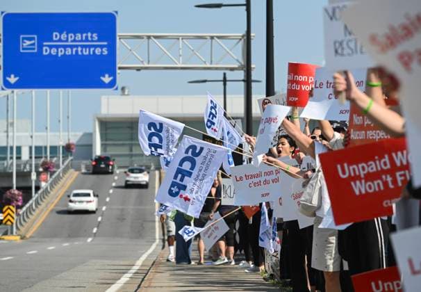 August 16, 2025, Montreal, Pq, Canada: Air Canada flight attendants strike outside MontrealöÄÃ¬Trudeau International Airport in Montreal, Saturday, Aug. 16, 2025. Montreal Canada  - ZUMAc35_ 20250816_zaf_c35_047 Copyright: xGrahamxHughesx