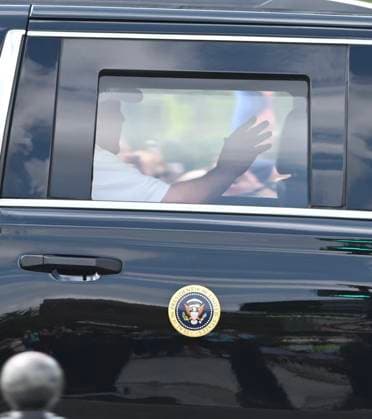 United States President Donald J. Trump Departs The White House En-Route Trump National Golf Club United States President Donald J. Trump waves to a crowd outside the White House from his SUV as he leaves the White House in Washington, D.C., United States, on August 16, 2025. President Donald Trump travels to Trump National Golf Club in Sterling, Va. Crowds gather outside the White House to witness the President leaving. Washington DC United States  Copyright: xKylexMazzax originalFilename: mazza-notitle250816_npIo6.jpg