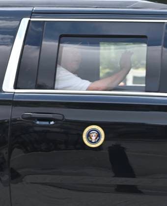 United States President Donald J. Trump Departs The White House En-Route Trump National Golf Club United States President Donald J. Trump waves to a crowd outside the White House from his SUV as he leaves the White House in Washington, D.C., United States, on August 16, 2025. President Donald Trump travels to Trump National Golf Club in Sterling, Va. Crowds gather outside the White House to witness the President leaving. Washington DC United States  Copyright: xKylexMazzax originalFilename: mazza-notitle250816_npYUe.jpg