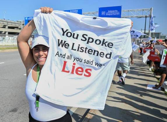August 16, 2025, Montreal, Pq, Canada: Air Canada flight attendants strike outside MontrealöÄÃ¬Trudeau International Airport in Montreal, Saturday, Aug. 16, 2025. Montreal Canada  - ZUMAc35_ 20250816_zaf_c35_039 Copyright: xGrahamxHughesx