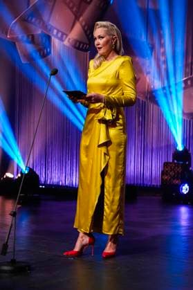 Amandaprisen 2025 Haugesund 20250816. Ellen Dorrit Petersen delte ut prisen for beste skuespiller i en hovedrolle under Amandaprisutdelingen i Festiviteten i Haugesund. Foto: Jan Kare Ness NTB Haugesund Norge CS_fuE23XrQ EDITORIAL USE ONLY Ref:_ENTCS_fuE23XrQ.jpg Copyright: xJanxKarexNessx xNTBx