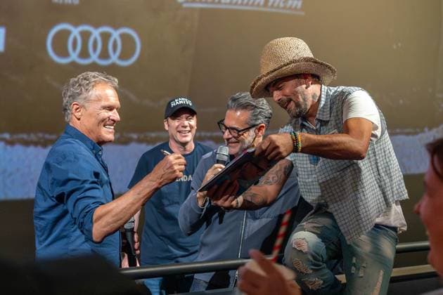 Leonberg Premiere des neuen Bully Films Kanu des Manitu mit Michael Bully Herbig, Christian Tramitz und Rick Kavanian vor Ort Im Traumpalast Leonberg 18.08.2025 Premiere des neuen Bully Films Kanu des Manitu mit Michael Bully Herbig, Christian Tramitz und Rick Kavanian vor Ort Im Traumpalast Leonberg, Fan bittet um Autogramm 18.08.2025 Kino-Premiere Kanu des Manitu 16.08.2025 Copyright: xEibner-Pressefoto ChristianaxKunzx EP_CKZ