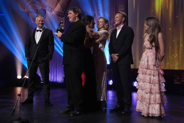Amandaprisen 2025 Haugesund 20250816. Elskling vant beste norske film, med regissor Lilja Ingolfsdottir og produsent Thomas Robsahm, under Amandaprisutdelingen i Festiviteten i Haugesund. Foto: Jan Kare Ness NTB Haugesund Norge 5NKM26UFimY EDITORIAL USE ONLY Ref:_ENT5NKM26UFimY.jpg Copyright: xJanxKarexNessx xNTBx