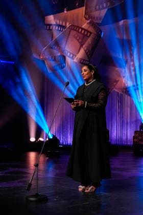 Amandaprisen 2025 Haugesund 20250816. Kultur- og likestillingsminister Lubna Jaffery deler ut prisen arets ÃÜres-Amanda under Amandaprisutdelingen i Festiviteten i Haugesund. Foto: Jan Kare Ness NTB Haugesund Norge S6fOv-aU044 EDITORIAL USE ONLY Ref:_ENTS6fOv-aU044.jpg Copyright: xJanxKarexNessx xNTBx