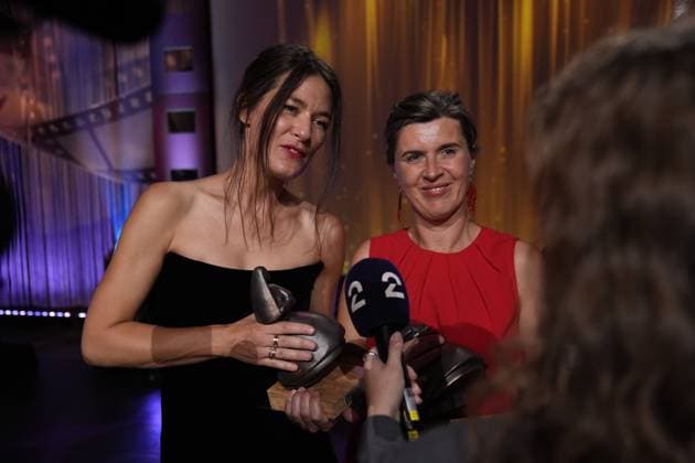 Amandaprisen 2025 Haugesund 20250816. Helga Guren, som vant beste skuespiller i en hovedrolle, og Lilja Ingolfsdottir, som vant beste norske film og beste regi, under Amandaprisutdelingen i Festiviteten i Haugesund. Foto: Jan Kare Ness NTB Haugesund Norge hO-xjv0fCEo EDITORIAL USE ONLY Ref:_ENThO-xjv0fCEo.jpg Copyright: xJanxKarexNessx xNTBx