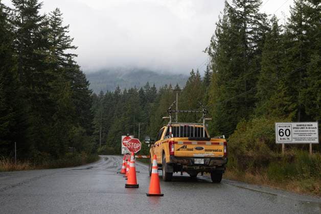 August 16, 2025, Port Alberni, Bc, CAN: Road closed at the Bamfield Main due to the Underwood Mountain wildfire south of Port Alberni, B.C., on Saturday, August 16, 2025. Port Alberni CAN  - ZUMAc35_ 20250816_zaf_c35_138 Copyright: xChadxHipolitox
