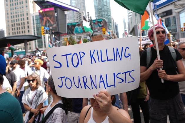 Pro-Palestinian protest in Toronto TORONTO, CANADA - AUGUST 16 : Hundreds of people march in downtown Toronto to protest the killing of journalists in Palestine by Israeli forces and to call for an end to the starvation in Gaza on August 16, 2025 in Ontario, Canada. Mert Alper Dervis Anadolu Ontario Canada. Editorial use only. Please get in touch for any other usage.  Copyright: x2025xAnadoluxMertxAlperxDervisx