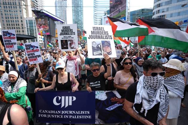 Pro-Palestinian protest in Toronto TORONTO, CANADA - AUGUST 16 : Hundreds of people march in downtown Toronto to protest the killing of journalists in Palestine by Israeli forces and to call for an end to the starvation in Gaza on August 16, 2025 in Ontario, Canada. Mert Alper Dervis Anadolu Ontario Canada. Editorial use only. Please get in touch for any other usage.  Copyright: x2025xAnadoluxMertxAlperxDervisx