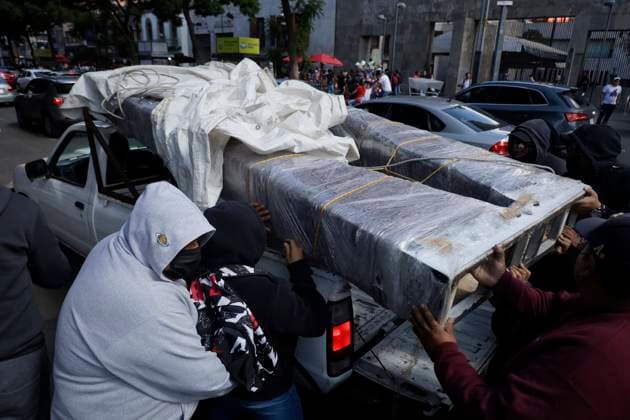 Installation Of Anti-Monument For Palestine In Mexico Activists and various pro-Palestinian organizations carry a structure to install the anti-monument, The Gate of Resistance and Life for Palestine, at the Juarez Hemicycle in Mexico City, Mexico, on August 16, 2025, in protest of the thousands of people who are killed in Gaza following attacks by the Israeli army for a year and a half, which continue to this day. Mexico City Mexico  Copyright: xGerardoxVieyrax originalFilename: vieyra-notitle250816_npmsc.jpg