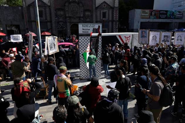 Installation Of Anti-Monument For Palestine In Mexico Pro-Palestinian activists install the anti-monument, The Gate of Resistance and Life for Palestine, at the Juarez Hemicycle in Mexico City, Mexico, on August 16, 2025, in protest of the thousands of people who have been killed in Gaza following attacks by the Israeli army for a year and a half, which continue to this day. Mexico City Mexico  Copyright: xGerardoxVieyrax originalFilename: vieyra-notitle250816_npvhE.jpg