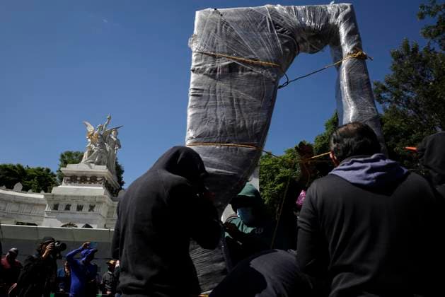 Installation Of Anti-Monument For Palestine In Mexico Pro-Palestinian activists install the anti-monument, The Gate of Resistance and Life for Palestine, at the Juarez Hemicycle in Mexico City, Mexico, on August 16, 2025, in protest of the thousands of people who have been killed in Gaza following attacks by the Israeli army for a year and a half, which continue to this day. Mexico City Mexico  Copyright: xGerardoxVieyrax originalFilename: vieyra-notitle250816_npXzN.jpg