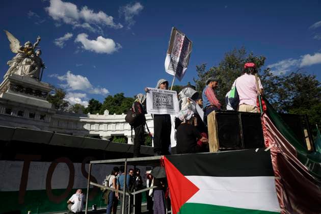 Installation Of Anti-Monument For Palestine In Mexico Pro-Palestinian activists install the anti-monument, The Gate of Resistance and Life for Palestine, at the Juarez Hemicycle in Mexico City, Mexico, on August 16, 2025, in protest of the thousands of people who have been killed in Gaza following attacks by the Israeli army for a year and a half, which continue to this day. Mexico City Mexico  Copyright: xGerardoxVieyrax originalFilename: vieyra-notitle250816_npOXF.jpg