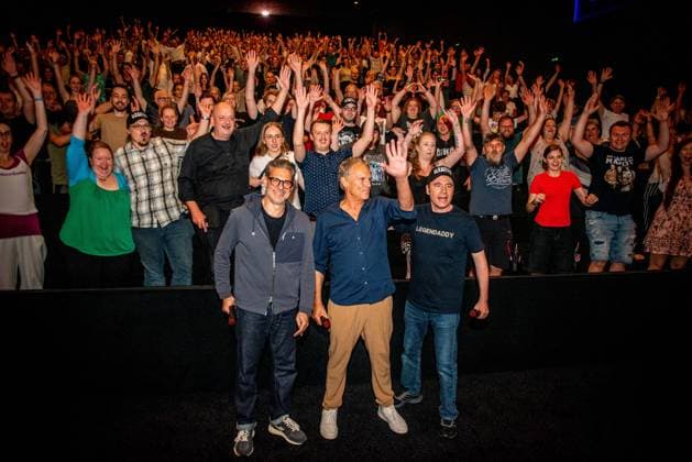 16.08.2025 xESx Frankfurt am Main, Metropolis Film Kanu des Manitu Begeisterte Zuschauer feiern Schauspieler Rick Kavanian, Christian Tramitz und Regisseur, Autor, Produzent und Star Michael Bully Herbig