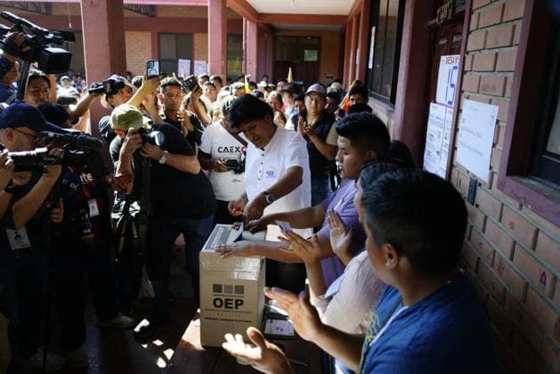 Bolivia heads to polls as right-wing candidates lead presidential race VILLA 14 DE SEPTIEMBRE, BOLIVIA - AUGUST 17: Former President of Bolivia Evo Morales casts his vote at the polling station in Villa 14 de Septiembre, Cochabamba, Bolivia on August 17, 2025 as Bolivians headed to the polls on Sunday for an election that could end the 20-year reign of the governing leftist MAS party. Pablo Rivera Anadolu Cochabamba Bolivia. Editorial use only. Please get in touch for any other usage.  Copyright: x2025xAnadoluxPabloxRiverax
