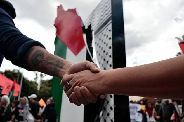 August 17, 2025, Mexico, Cdmx, Mexico: Hundreds of activists and pro-Palestine activists gathered at the Angel of Independence to demand a ceasefire, a ceasefire, and the attempted occupation by the State of Israel against the State of Palestine. The protesters marched along Paseo de la Reforma Avenue, where they were approached by Mexico City police officers. There were some attacks by police officers during the peaceful protest. All the contingents arrived at the JuoÂ¡rez Hemicycle, where they held a small sit-in in front of the new Anti-Palestine Monument in support of all the murders of civilians and journalists committed by BENJAMIN NETANYAHU. Mexico Mexico - ZUMAp204 20250817_zip_p204_053 Copyright: xJosuexPerezx