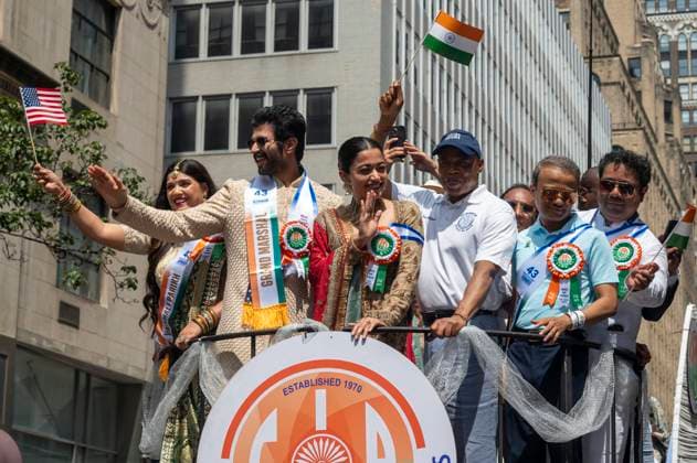 43rd annual india day parade 2025, new york, usa - 17 aug 2025 (new) 43rd annual india day parade 2025. August 17, 2025, new york, new york, usa: (l-r) vijay deverakonda, rashmika mandanna and new york city mayor eric adams ride a float at the 43rd india day parade on madison avenue on august 17, 2025 in new york city. The colorful celebration honored india& 39;s independence day while showcasing culture, folklore, and traditions with vibrant displays and community participation. (Foto: M10s Thenews2 imago images) 43rd annual india day parade 2025, new york, usa - 17 aug 2025  Copyright: xRonxAdarx